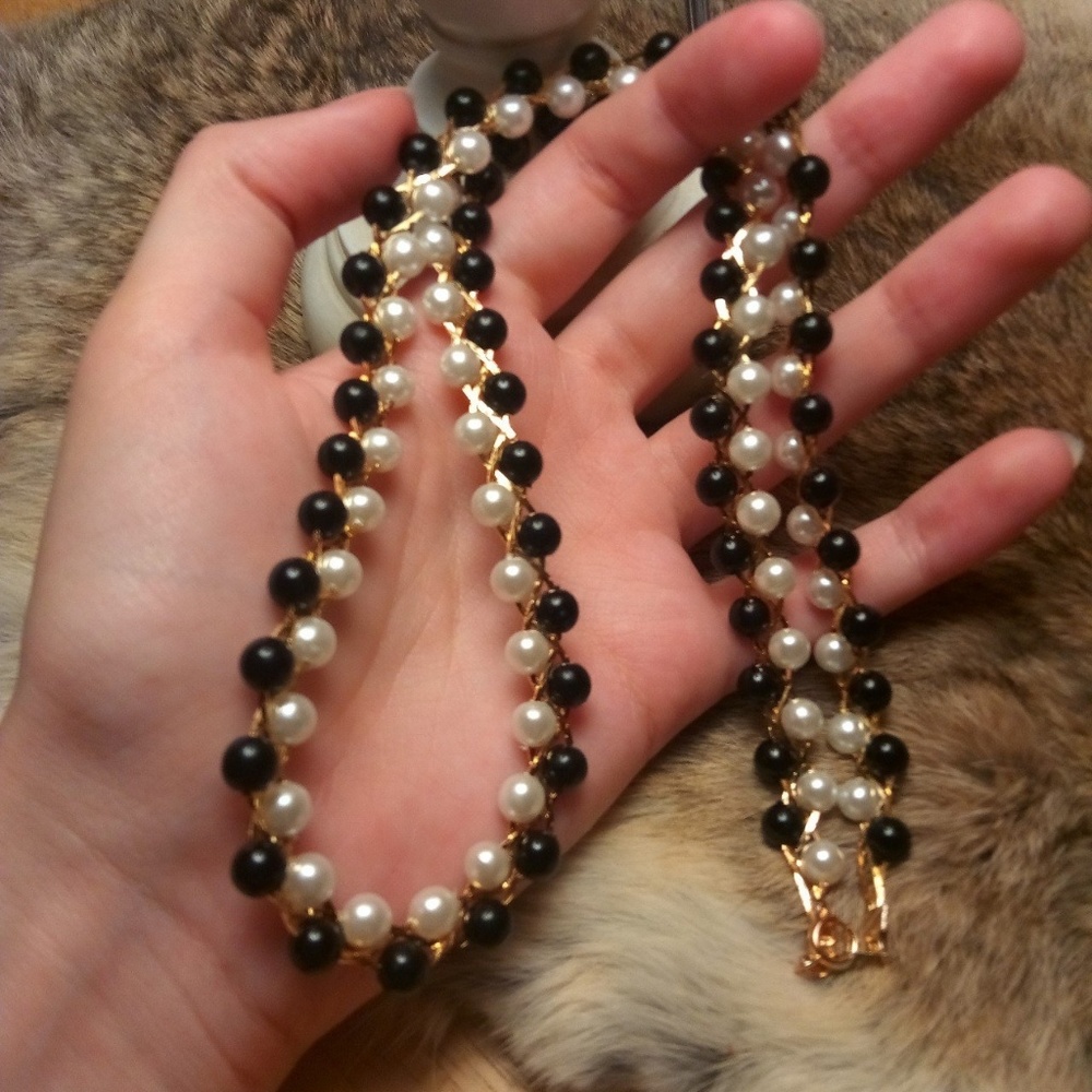 Vintage costume black and white bead necklace